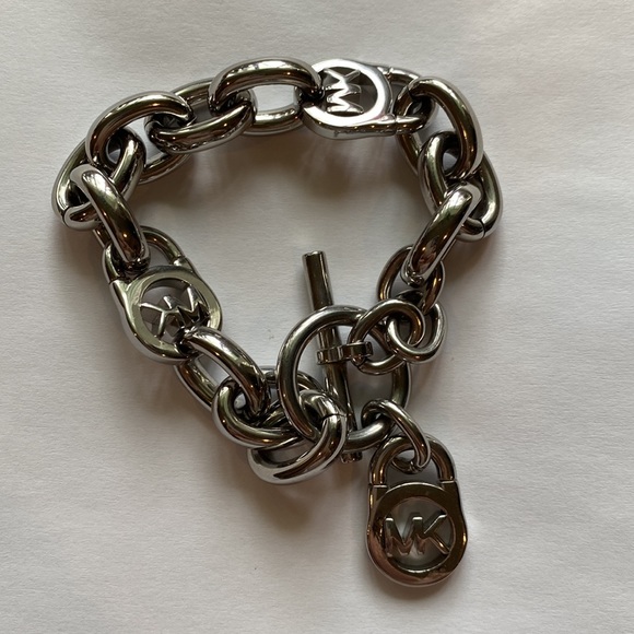 Michael Kors silver logo lock toggle bracelet | chain link bracelet - Picture 2 of 6